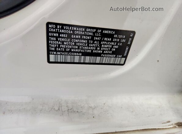 1VWJM7A3XJC038648 2018 VOLKSWAGEN PASSAT White Вид підкапотного простору