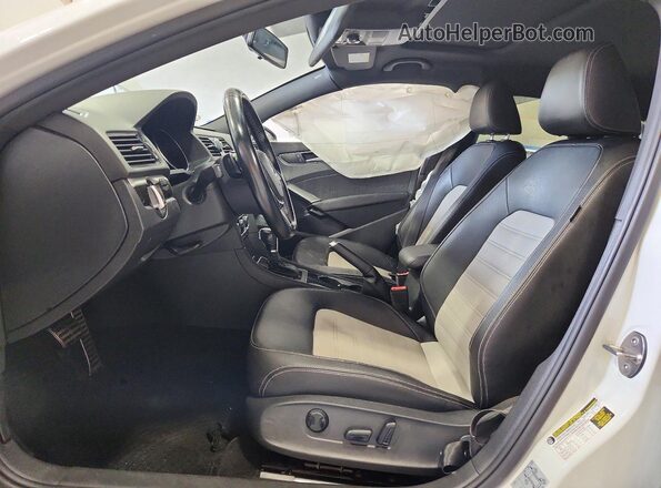 1VWJM7A3XJC038648 2018 VOLKSWAGEN PASSAT White Вид салону спереду
