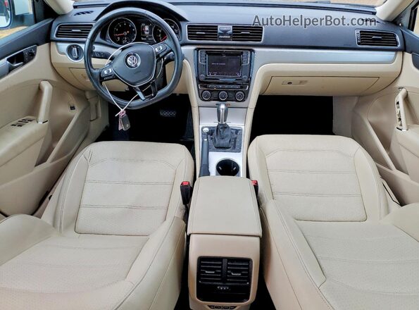 1VWLA7A32KC008076 2019 VOLKSWAGEN PASSAT White Vista del salpicadero
