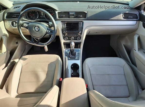 1VWLA7A3XKC008911 2019 VOLKSWAGEN PASSAT Blue Widok deski rozdzielczej