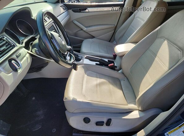 1VWLA7A3XKC008911 2019 VOLKSWAGEN PASSAT Blue Widok wnętrza z przodu