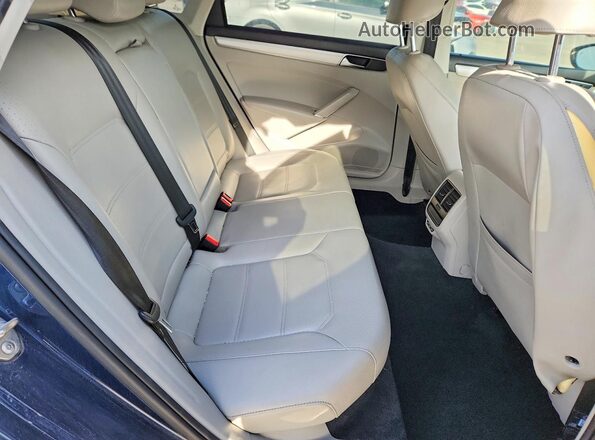 1VWLA7A3XKC008911 2019 VOLKSWAGEN PASSAT Blue Widok tylnych siedzeń