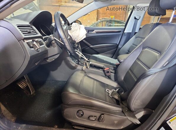 1VWMA7A36KC010496 2019 VOLKSWAGEN PASSAT Черный Вид салона спереди