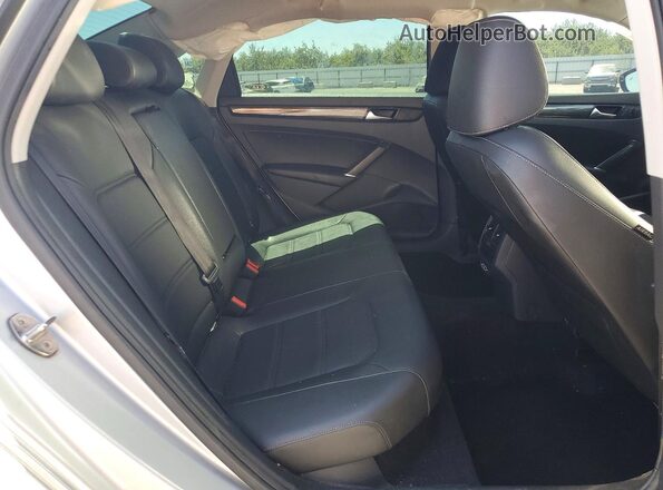 1VWMA7A36LC004635 2020 VOLKSWAGEN PASSAT Silver Rear seats view