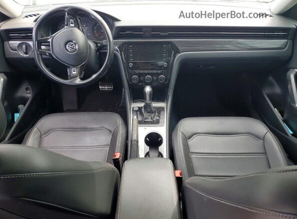 1VWMA7A39LC008405 2020 VOLKSWAGEN PASSAT Синий Вид панели приборов