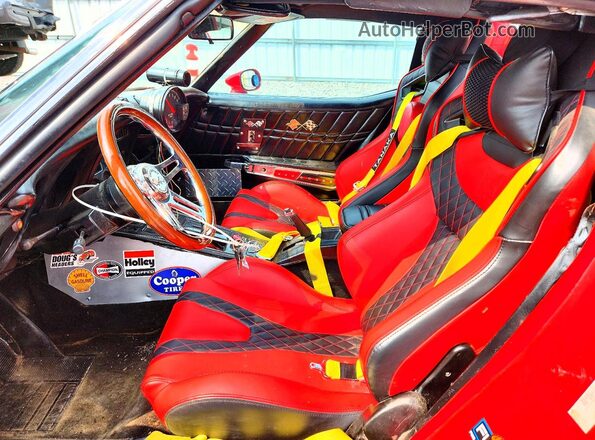 1Z37L7S448960 1977 CHEVROLET CORVETTE Красный Вид салона спереди