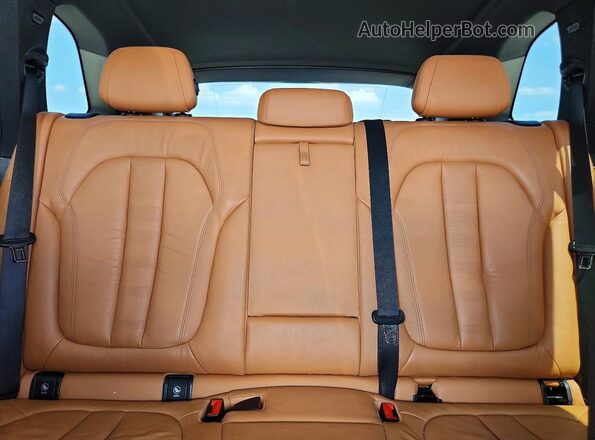 5UXCR6C57KLL13866 2019 BMW X5 White Вид задньої частини салону