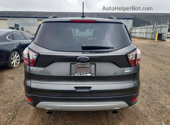 1FMCU9HD6JUB09467 2018 FORD ESCAPE Gray Вид салону спереду
