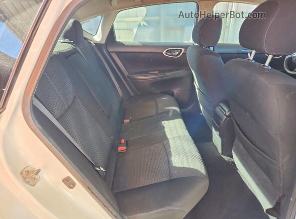 3N1AB7AP6HY271250 2017 NISSAN SENTRA White Widok wnętrza z tyłu