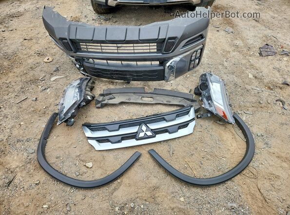 JA4ARUAU8SU001907 2025 MITSUBISHI OUTLANDER Gray Widok wnętrza 360 stopni