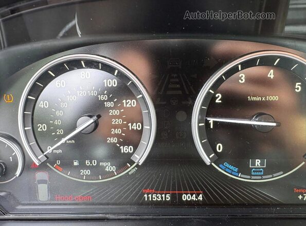 5UXKT0C55J0W02707 2018 BMW X5 White Вид задньої частини салону