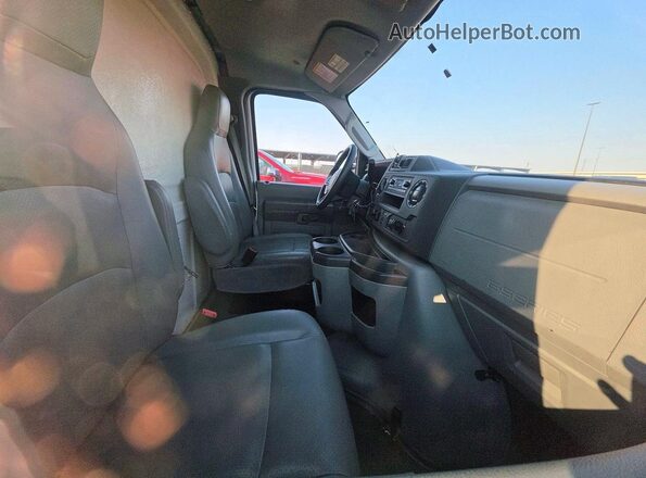 1FDWE3FK9PDD31812 2023 FORD ECONOLINE Белый Вид спереди