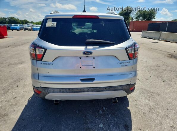 1FMCU9J90HUA64915 2017 FORD ESCAPE Silver Вид салону спереду