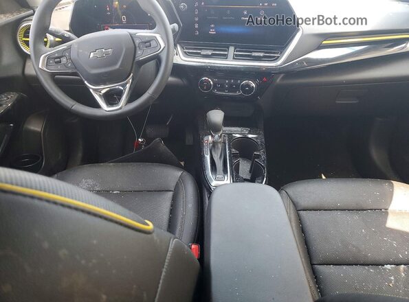 KL77LKEP3SC156216 2025 CHEVROLET TRAX Green ხელსაწყოთა პანელის ხედი