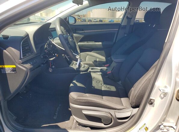 5NPD84LF0JH220275 2018 HYUNDAI ELANTRA Серебряный Вид панели приборов