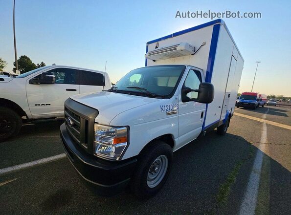 1FDWE3FN0RDD00655 2024 FORD ECONOLINE Белый Задняя правая четверть