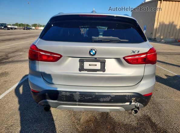 WBXHT3C35J5K23482 2018 BMW X1 Серебряный Вид салона спереди