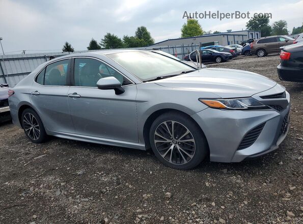 4T1B11HK3JU132371 2018 TOYOTA CAMRY Silver წინა ხედი