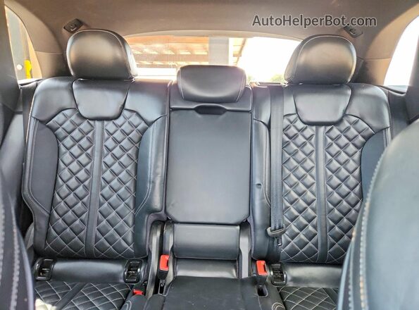 WA1C4AFY9J2021501 2018 AUDI SQ5 Red Rear interior view