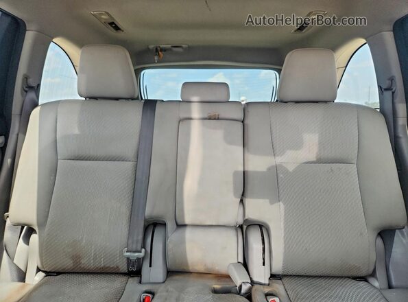 5TDZARFH4JS034253 2018 TOYOTA HIGHLANDER Gray Widok wnętrza z tyłu