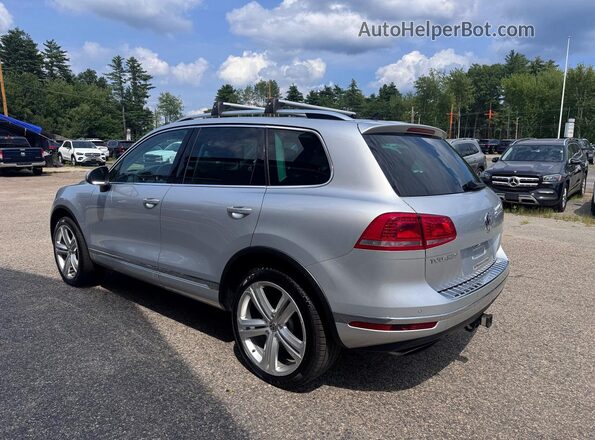 WVGGF7BP8HD001557 2017 VOLKSWAGEN TOUAREG Silver Przód prawy