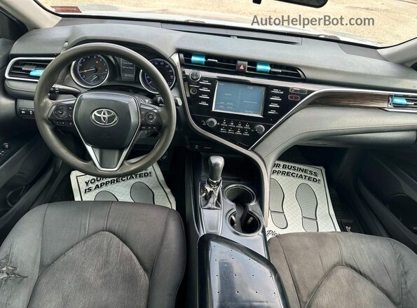 4T1B11HK5JU584516 2018 TOYOTA CAMRY Silver Հետևի նստատեղերի տեսք