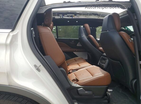 5LM5J7XC8LGL27987 2020 LINCOLN AVIATOR White Widok wnętrza z tyłu