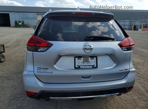 JN8AT2MVXJW319406 2018 NISSAN ROGUE Silver Front interior view