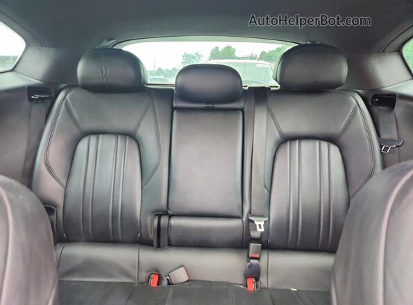 ZN661XUA8JX299215 2018 MASERATI LEVANTE Black Rear interior view