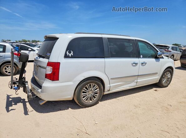 2C4RC1CG7GR207059 2016 CHRYSLER TOWN White Front right