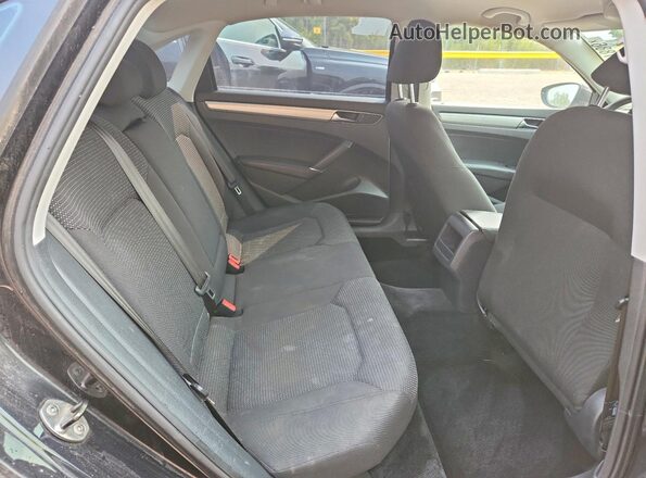 1VWAT7A30HC042723 2017 VOLKSWAGEN PASSAT Black Widok wnętrza z tyłu