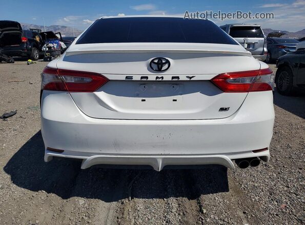 4T1B11HK3JU094611 2018 TOYOTA CAMRY White Widok wnętrza z przodu