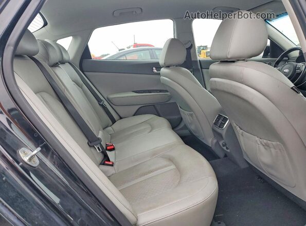 5XXGU4L38HG137598 2017 KIA OPTIMA Black Widok wnętrza z tyłu