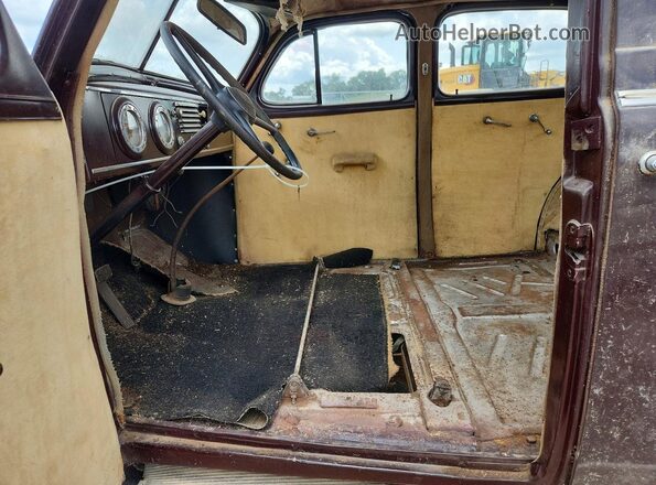 24565WIS 1938 OLDSMOBILE 88 Коричневый Вид салона спереди