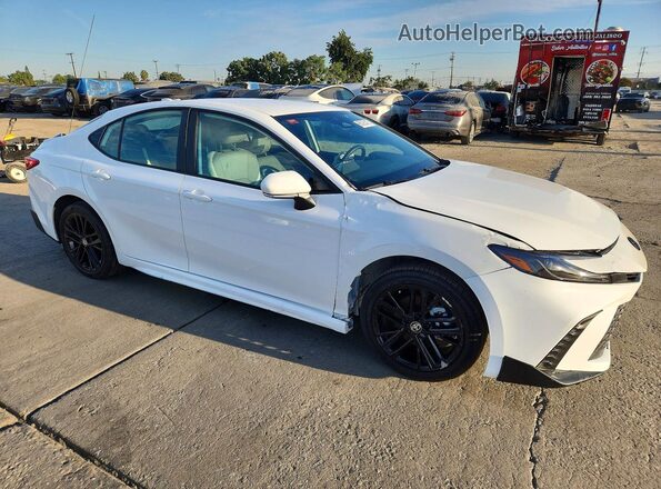 4T1DBADK8TU046424 2026 TOYOTA CAMRY White Widok z przodu