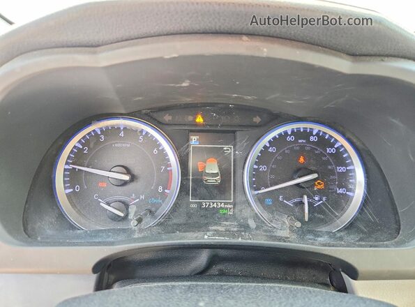 5TDKZRFH6KS316972 2019 TOYOTA HIGHLANDER Green Rear interior view