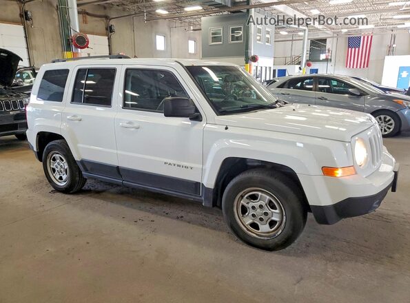 1C4NJPBA2HD140525 2017 JEEP PATRIOT White Widok z przodu