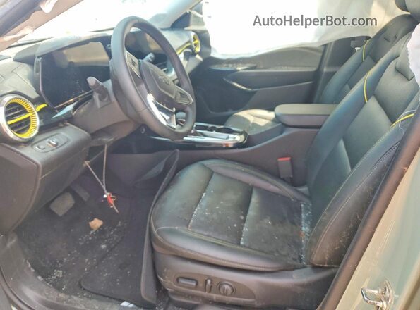 KL77LKEP3SC156216 2025 CHEVROLET TRAX Green წინა პანელის ხედი