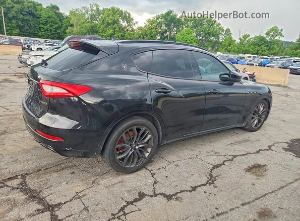 ZN661XUA8JX299215 2018 MASERATI LEVANTE Black Front right