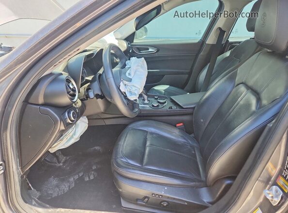 ZARFAEDNXJ7563985 2018 ALFA ROMEO GIULIA Gray Dashboard view