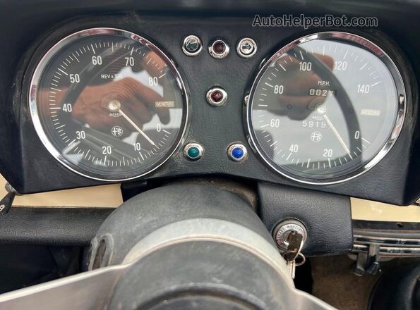 AR1480400 1969 ALFA ROMEO DUETTO Beige Instrument cluster view