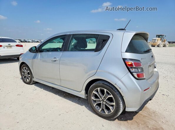 1G1JD6SH6J4129572 2018 CHEVROLET SONIC Серебряный Задняя правая четверть