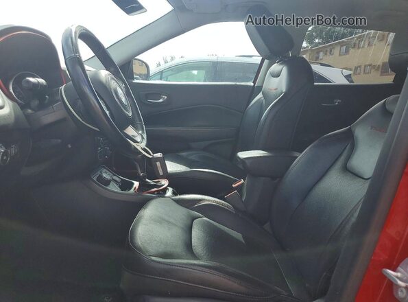 3C4NJDDB5JT501489 2018 JEEP COMPASS Red Dashboard view