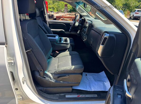 1GCVKREC3JZ211889 2018 CHEVROLET SILVERADO White Вид ззаду
