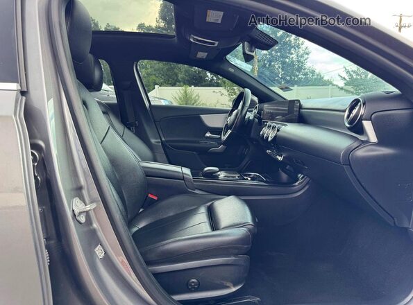 W1K3G4FB0MJ312642 2021 MERCEDES-BENZ A Charcoal Widok deski rozdzielczej