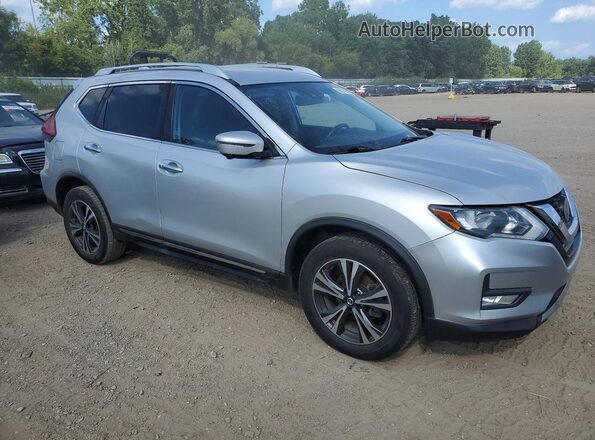 JN8AT2MVXJW319406 2018 NISSAN ROGUE Silver Front view