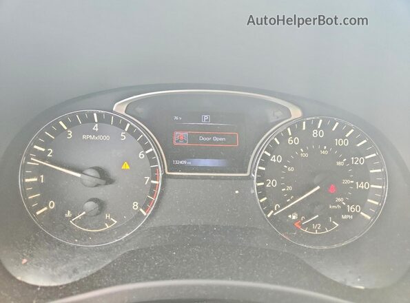 5N1DR2MN4HC600762 2017 NISSAN PATHFINDER White Widok tylnych siedzeń