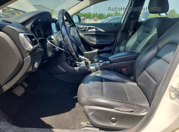 SJKCH5CR2JA041770 2018 INFINITI QX30 White Vista del salpicadero