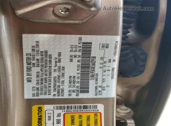 1LN6L9SKXK5602958 2019 LINCOLN CONTINENTA Gold Widok naklejki z numerem VIN