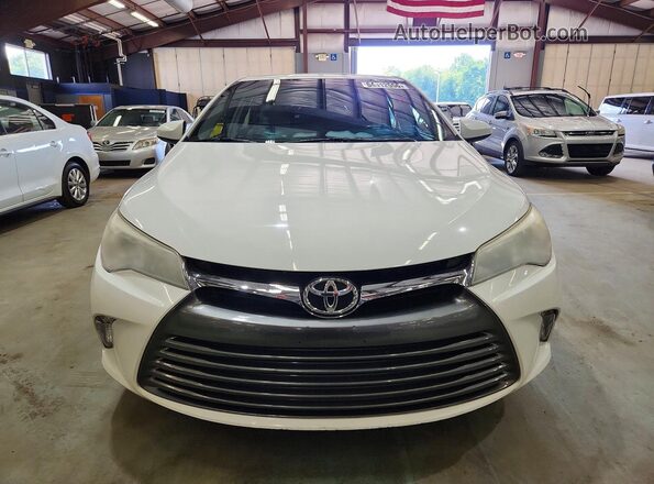 4T1BF1FK2HU802765 2017 TOYOTA CAMRY Белый Вид сзади